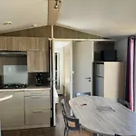 Camping De Collignon مكان تخييم 3*
