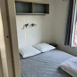 Camping De Collignon مكان تخييم 3*