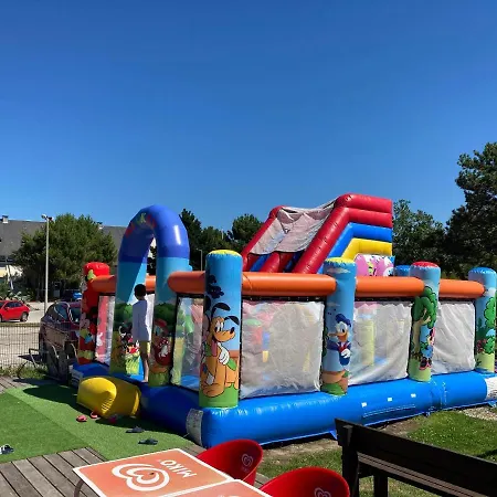 Camping De Collignon مكان تخييم 3*
