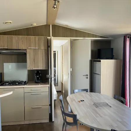 Camping De Collignon مكان تخييم 3*