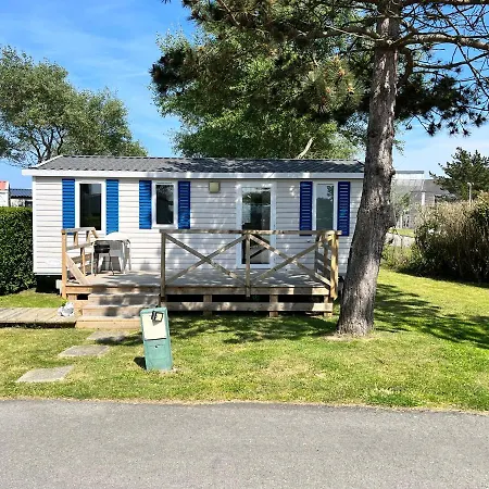 Camping De Collignon مكان تخييم