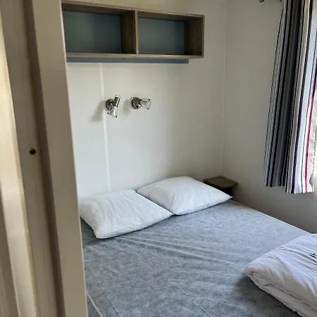 Camping De Collignon مكان تخييم 3*