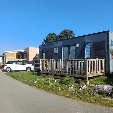 Camping De Collignon مكان تخييم