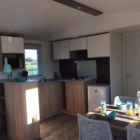 Camping De Collignon مكان تخييم 3*